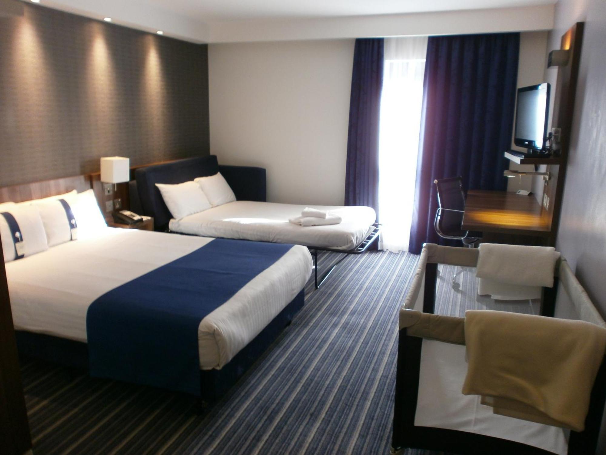 Holiday Inn Express Dunstable, An Ihg Hotel Exterior foto